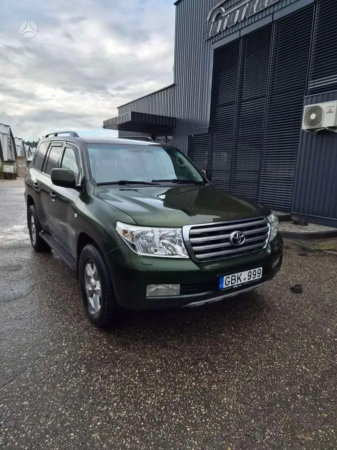 Toyota Land Cruiser - 1