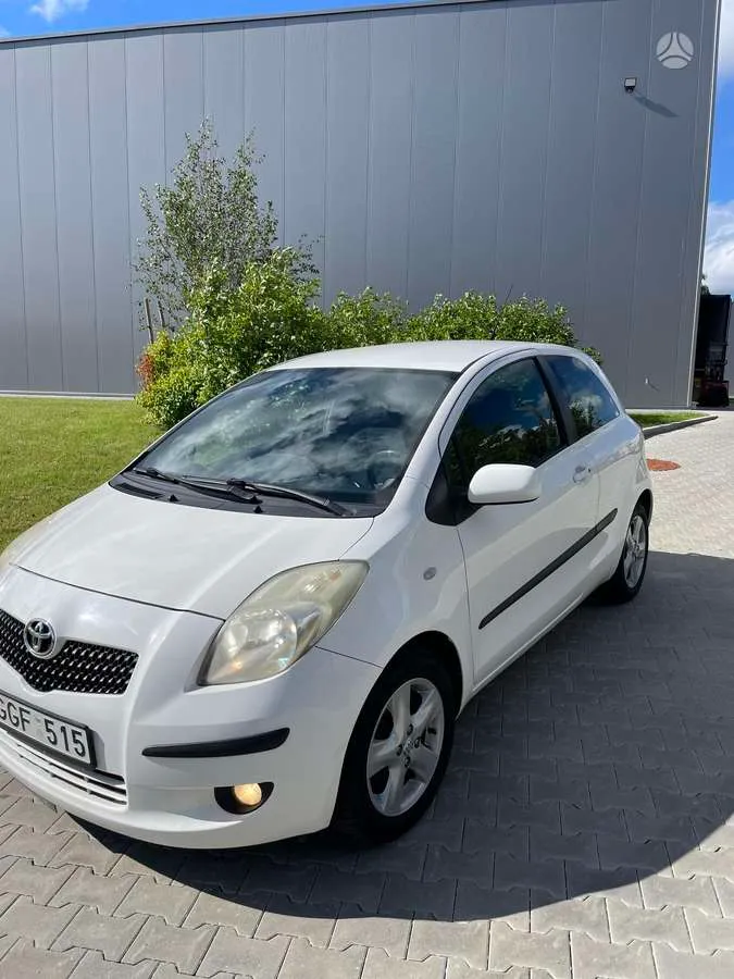 Toyota Yaris - 1