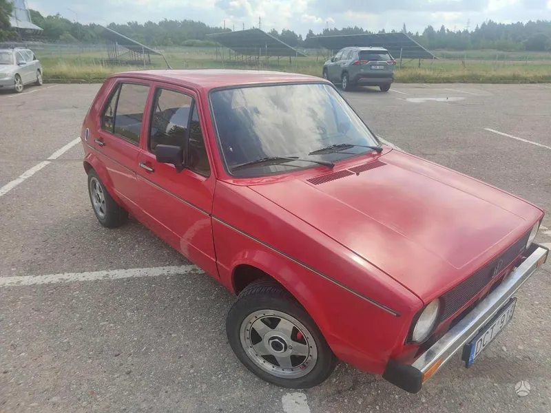 Volkswagen Golf - 1