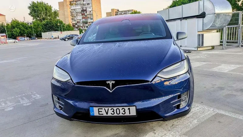 Tesla Model X - 1