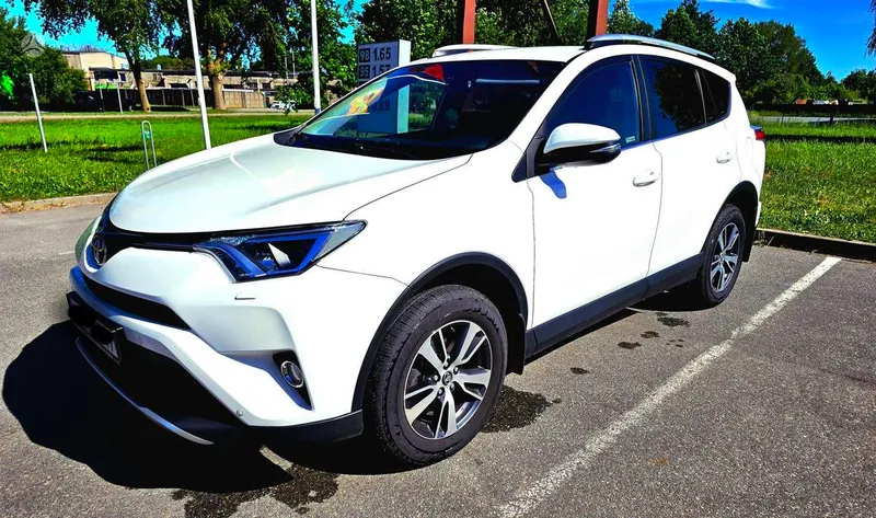 Toyota RAV4 - 1