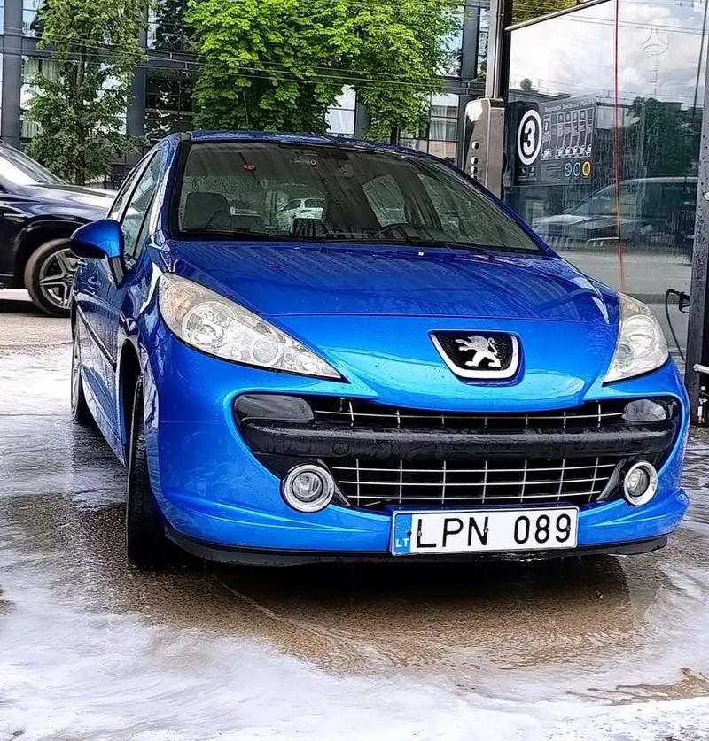 Peugeot 207 - 1