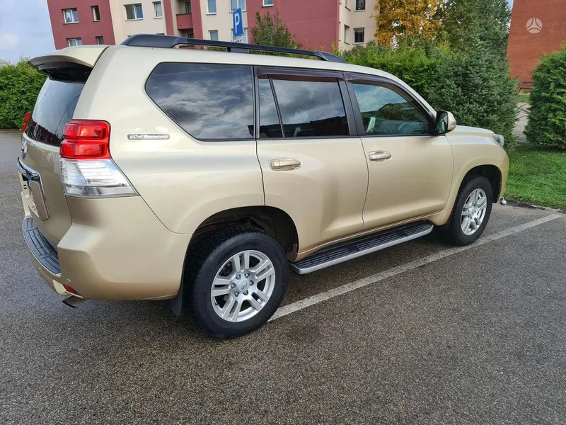 Toyota Land Cruiser - 1