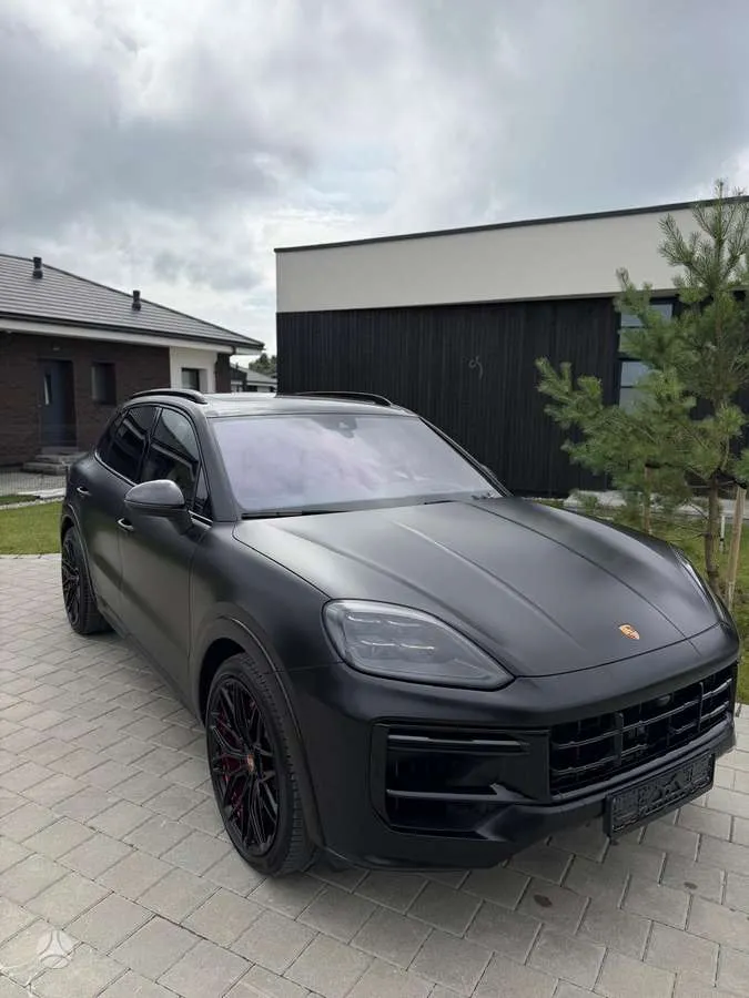 Porsche Cayenne - 1