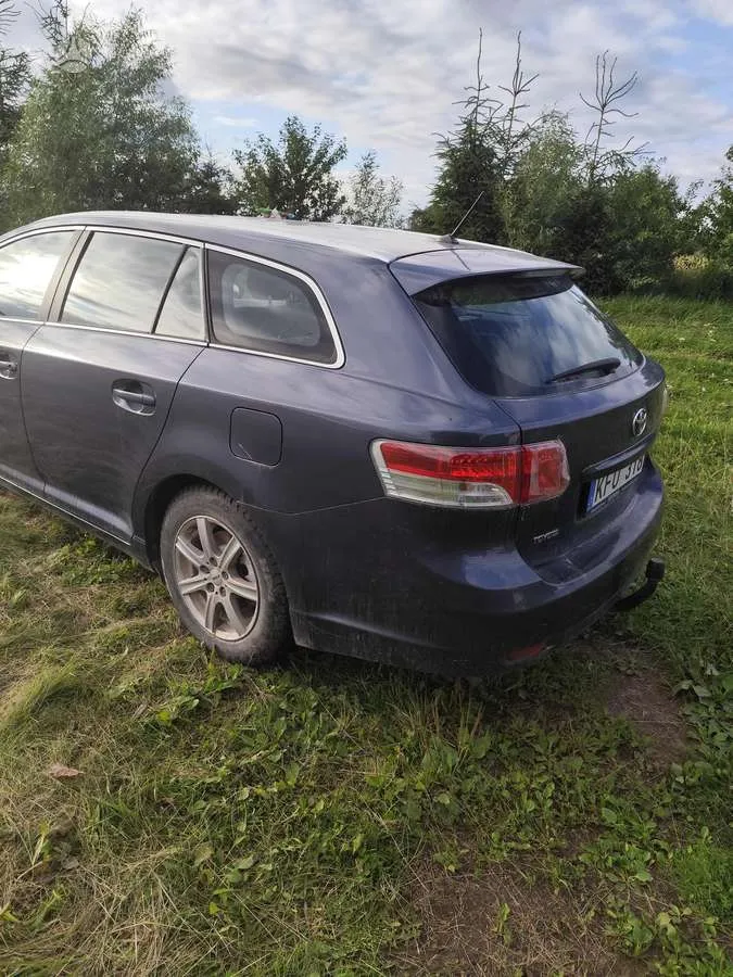 Toyota Avensis - 1