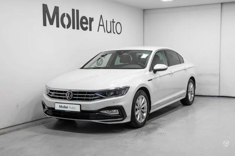 Volkswagen Passat - 1