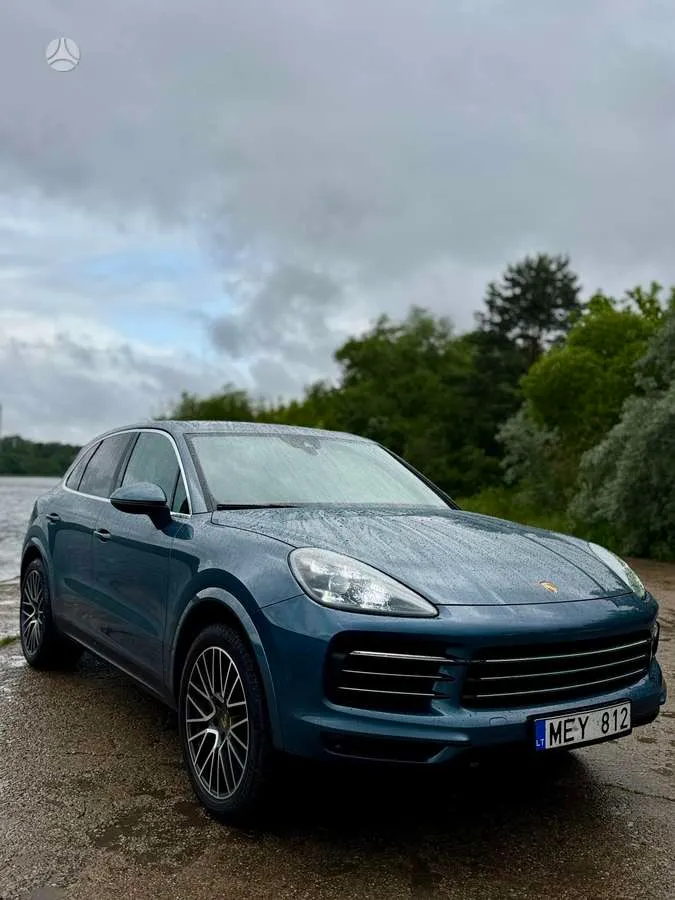 Porsche Cayenne - 1
