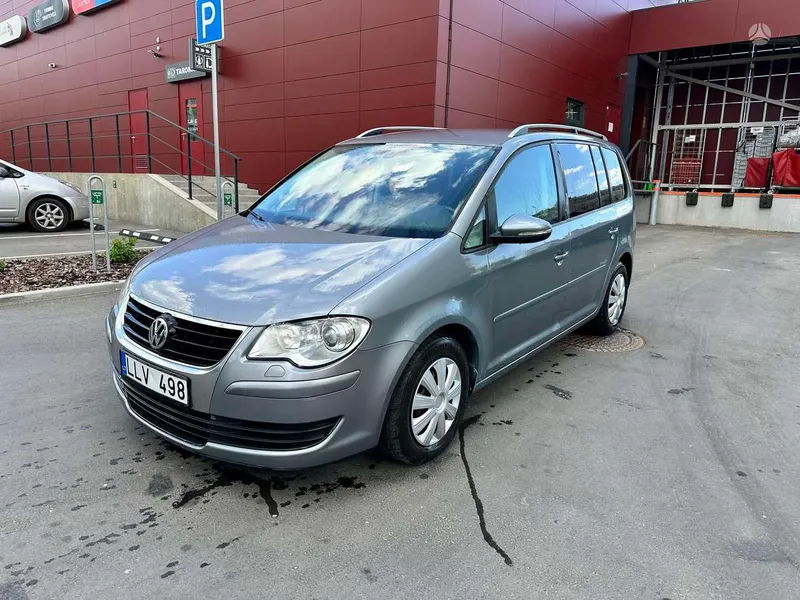 Volkswagen Touran - 1