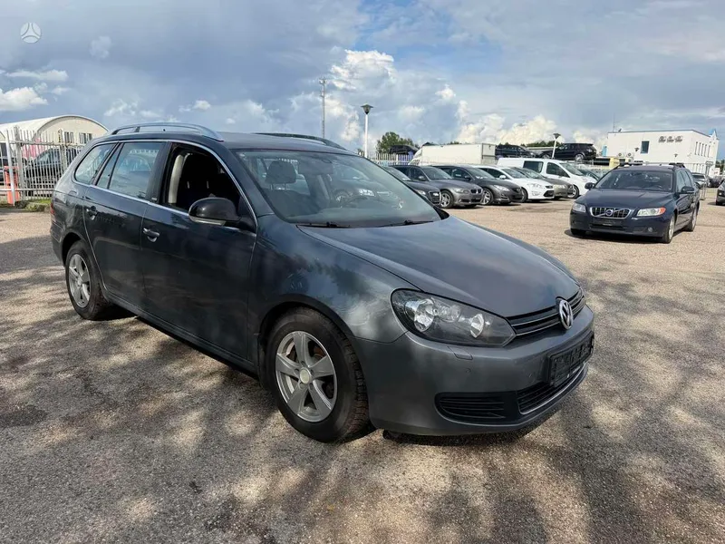 Volkswagen Golf - 1