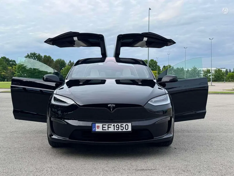 Tesla Model X - 1