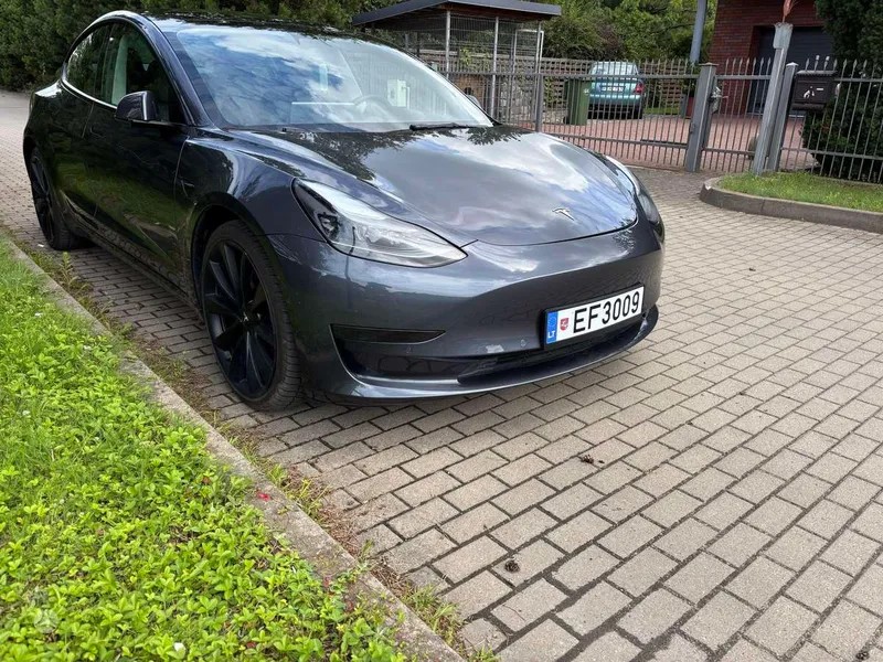 Tesla Model 3 - 1