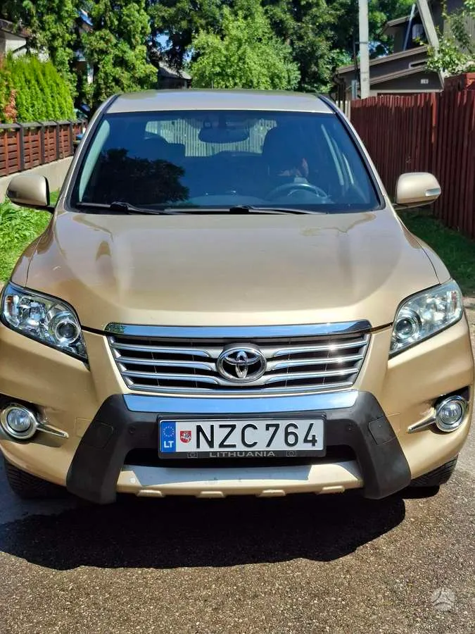Toyota RAV4 - 1