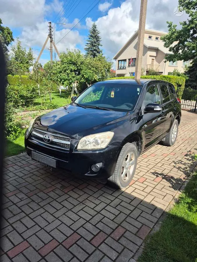Toyota RAV4 - 1