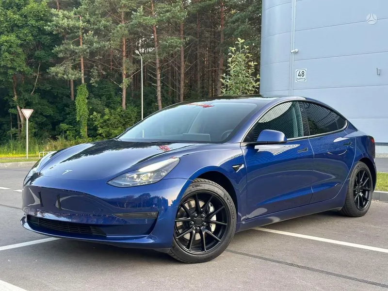 Tesla Model 3 - 1