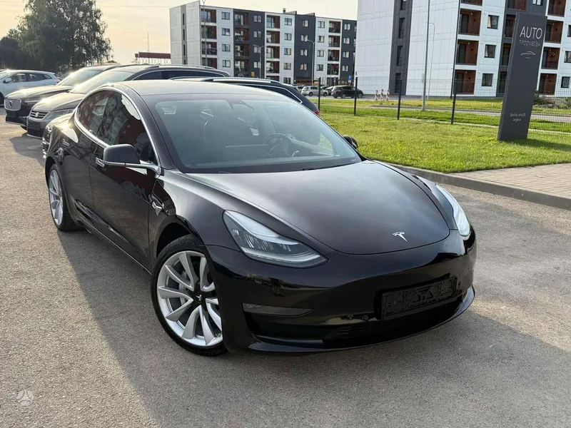 Tesla Model 3 - 1