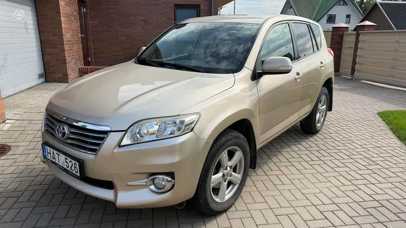 Toyota RAV4 - 1