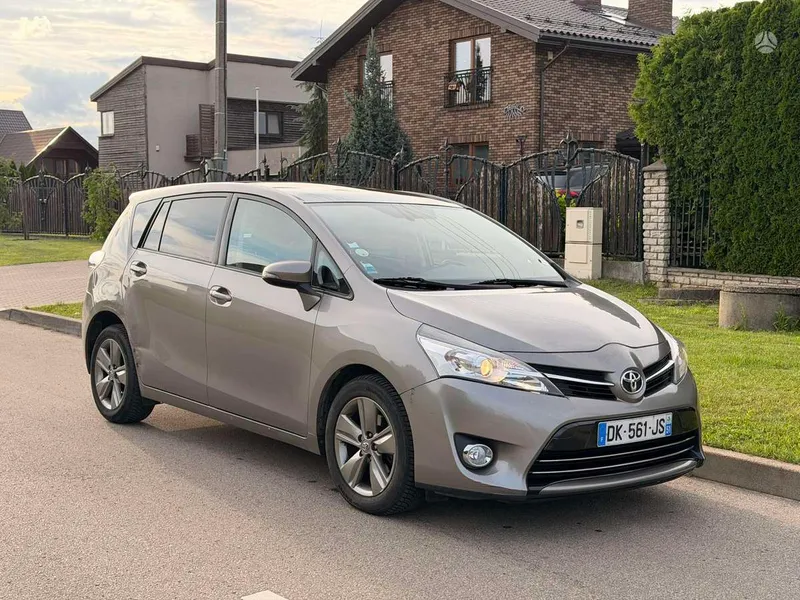 Toyota Verso - 1