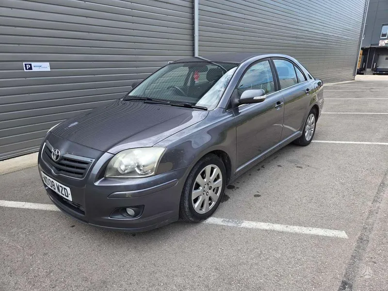 Toyota Avensis - 1