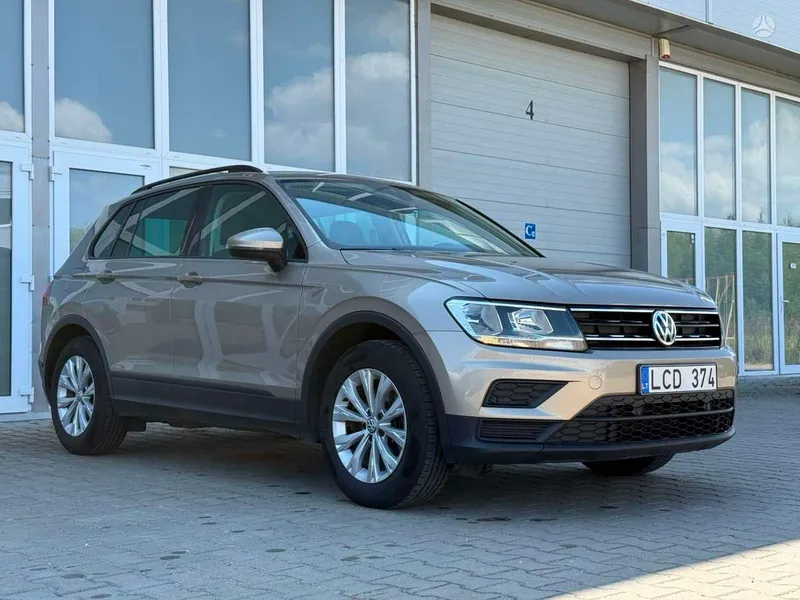 Volkswagen Tiguan - 1
