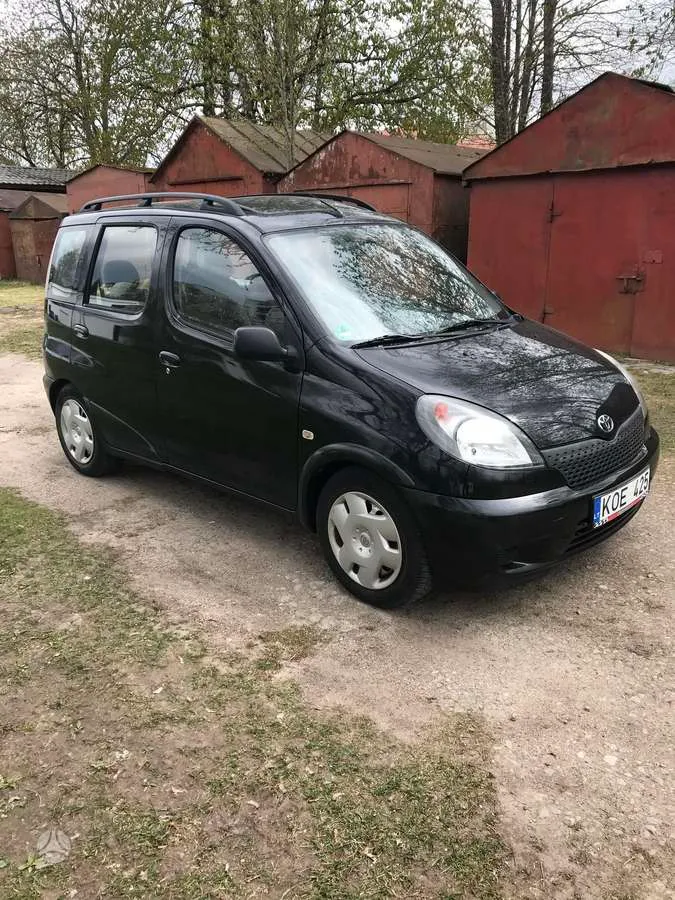 Toyota Yaris Verso - 1
