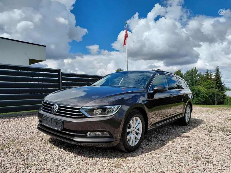 Volkswagen Passat - 1
