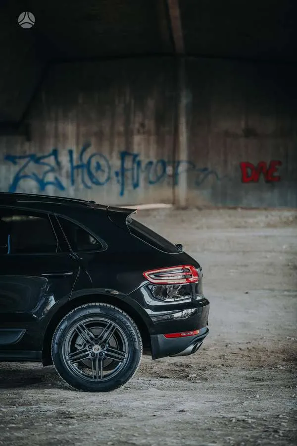 Porsche Macan - 1
