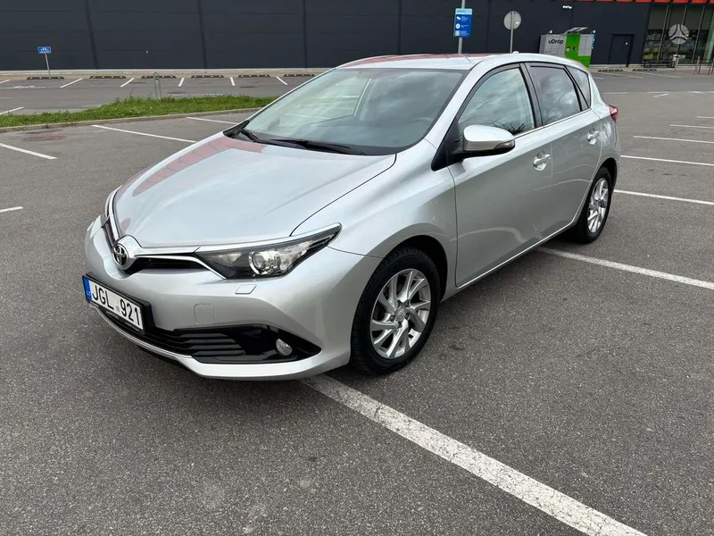 Toyota Auris - 1