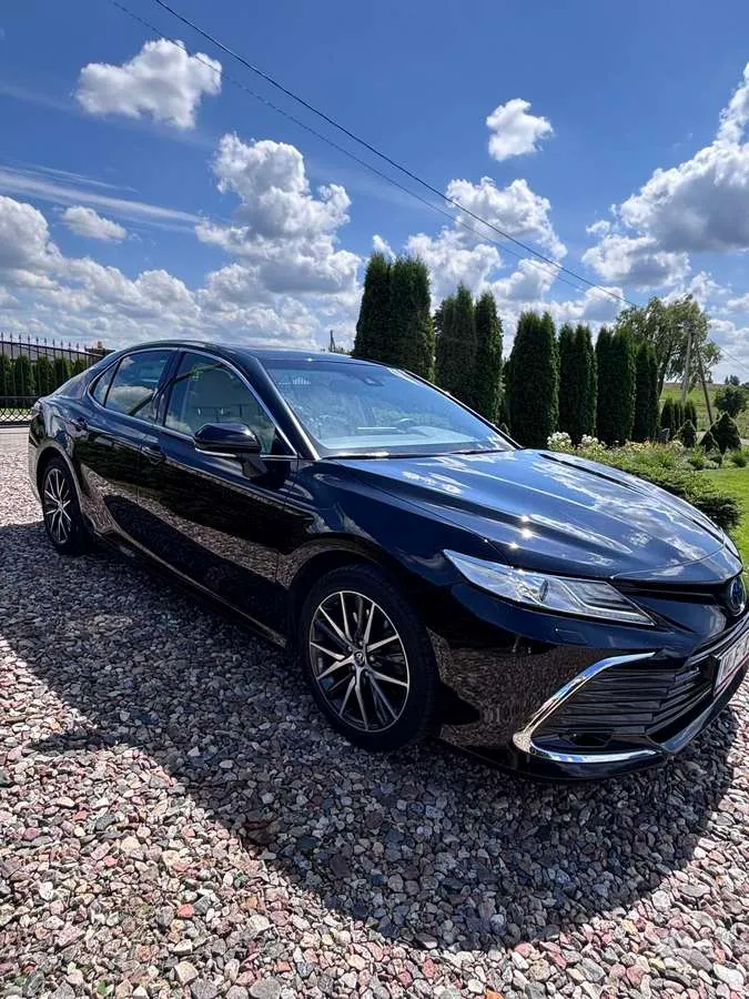 Toyota Camry - 1