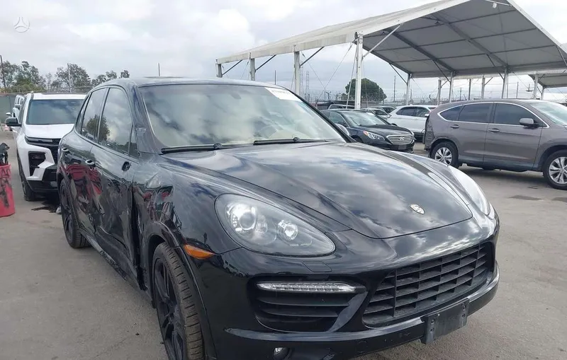 Porsche Cayenne - 1
