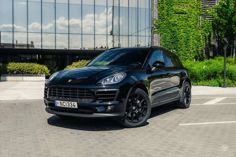 Porsche Macan - 1
