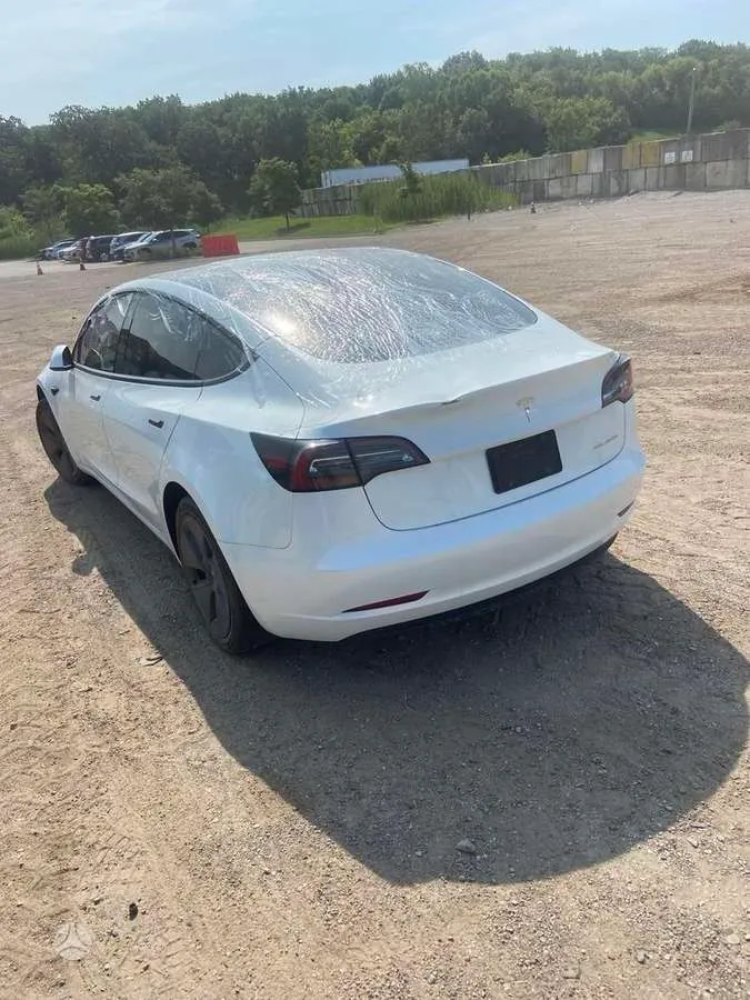 Tesla Model 3 - 1