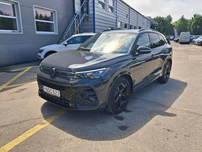 Volkswagen Tiguan - 1