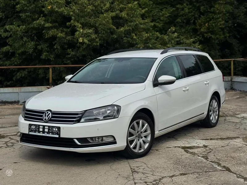 Volkswagen Passat - 1