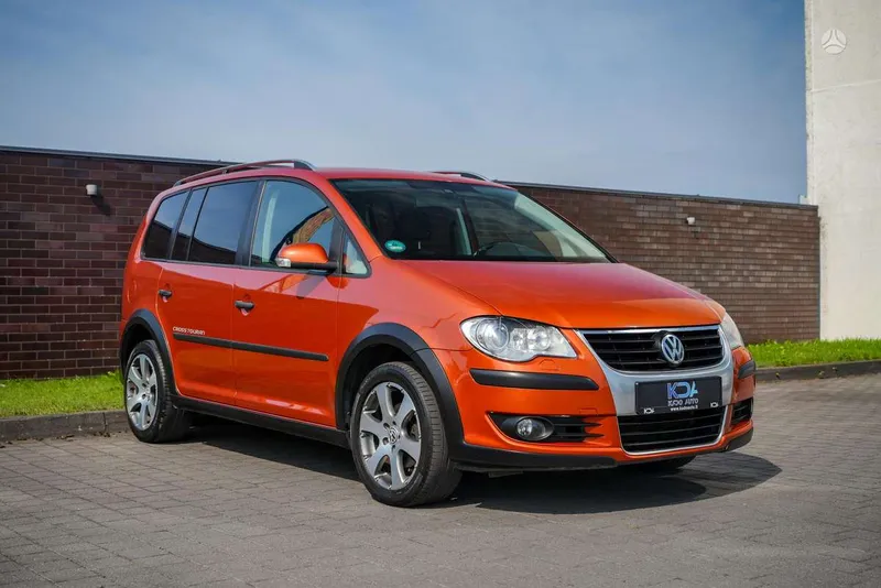 Volkswagen Touran - 1