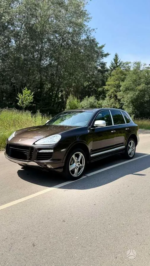 Porsche Cayenne - 1