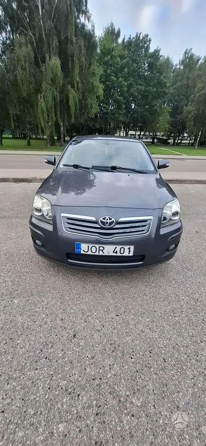 Toyota Avensis - 1