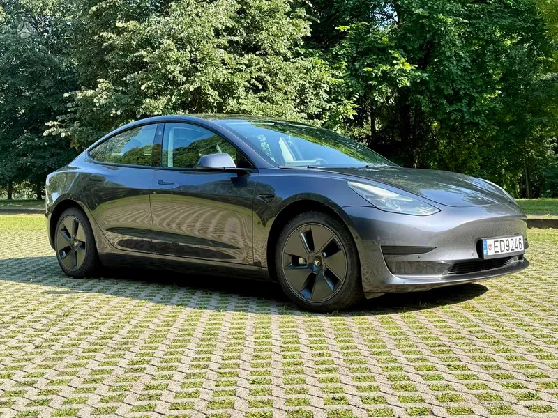 Tesla Model 3 - 1