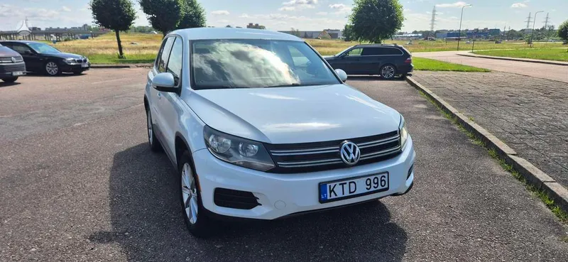 Volkswagen Tiguan - 1