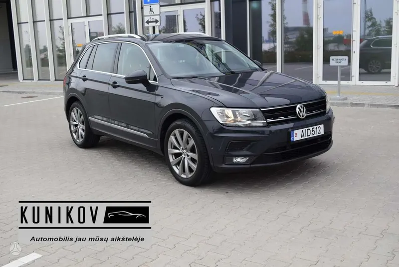 Volkswagen Tiguan - 1