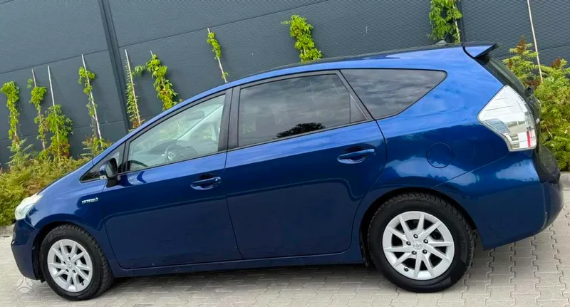 Toyota Prius+ - 1