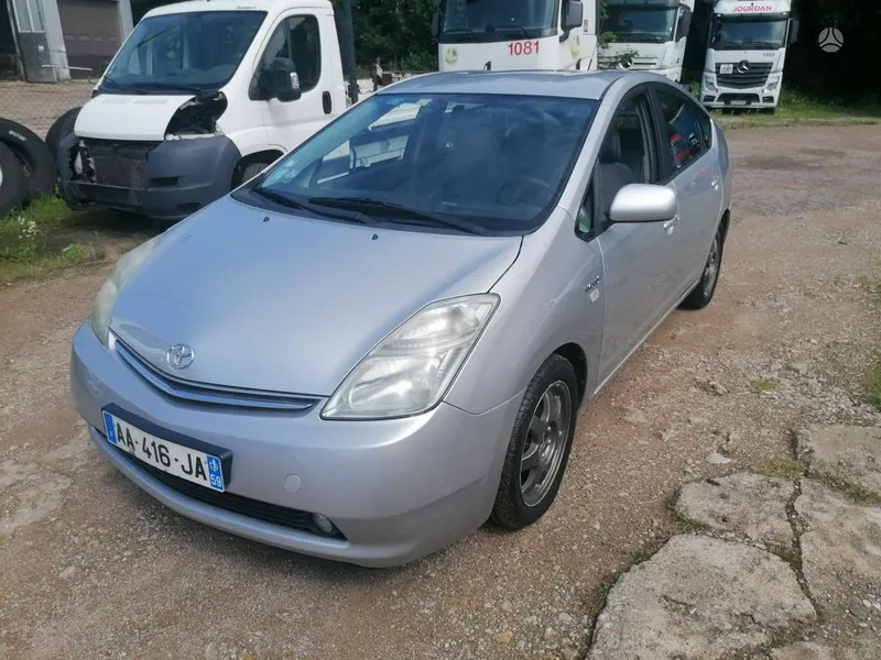 Toyota Prius - 1