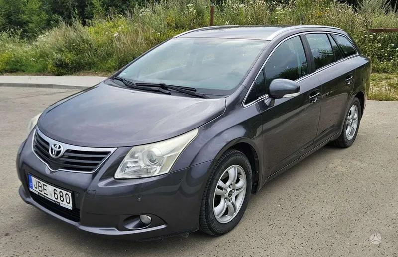 Toyota Avensis - 1