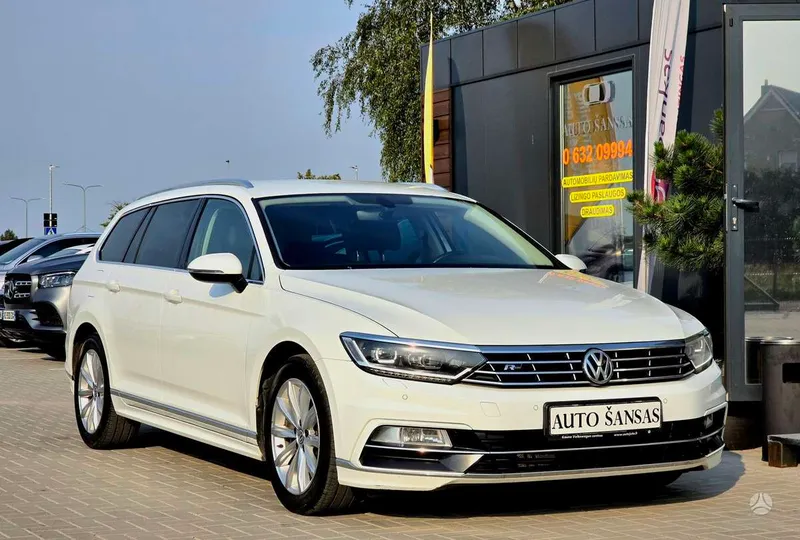 Volkswagen Passat - 1