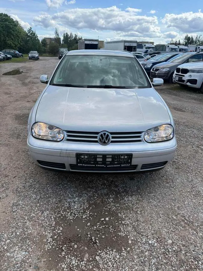Volkswagen Golf - 1