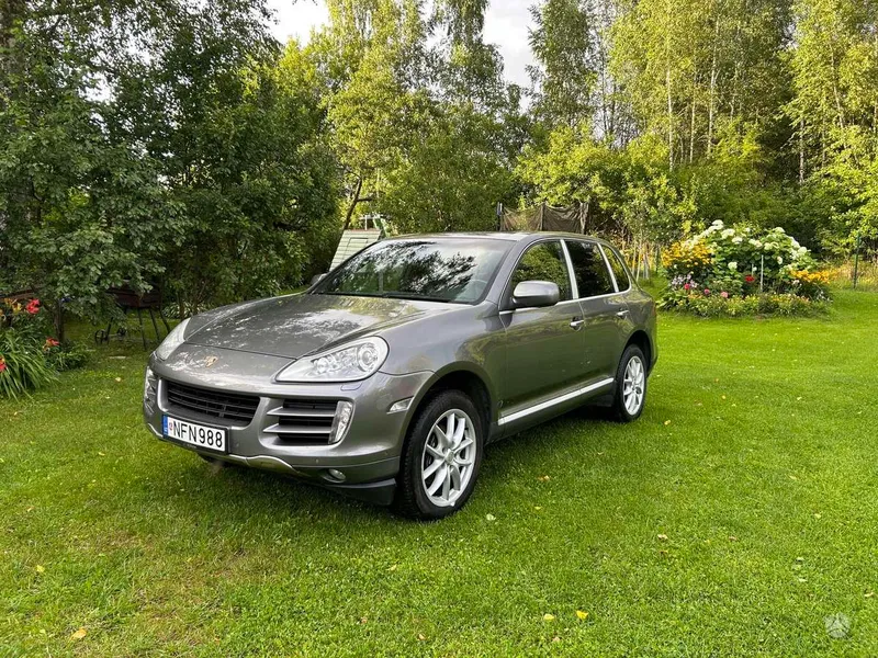 Porsche Cayenne - 1
