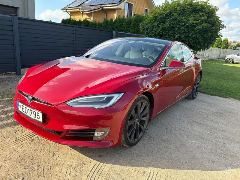 Tesla Model S - 1