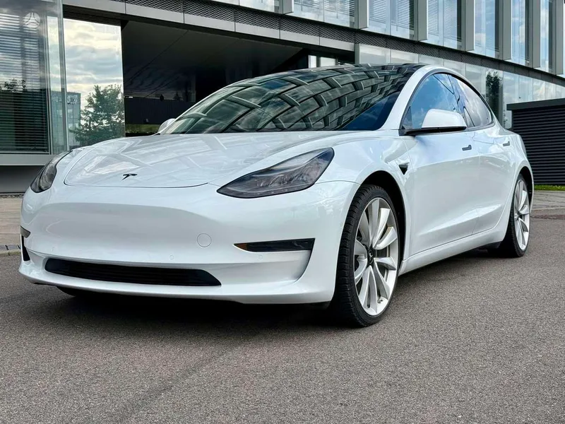 Tesla Model 3 - 1