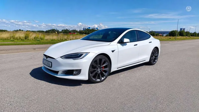 Tesla Model S - 1