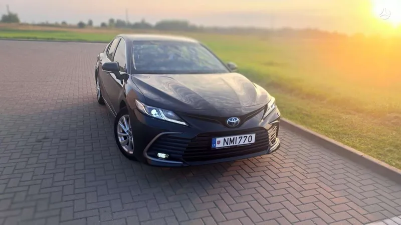 Toyota Camry - 1