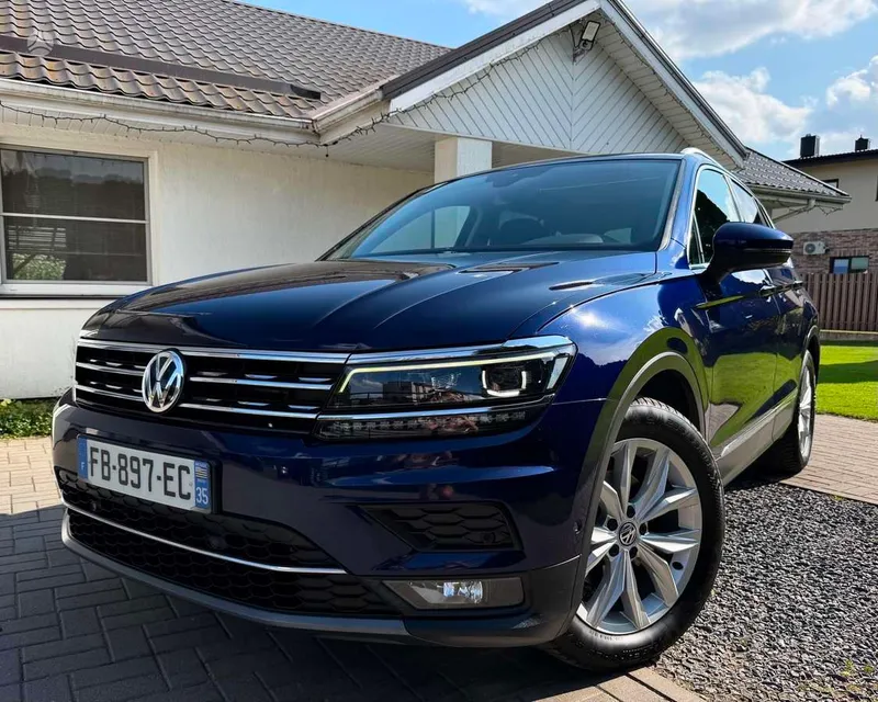 Volkswagen Tiguan - 1